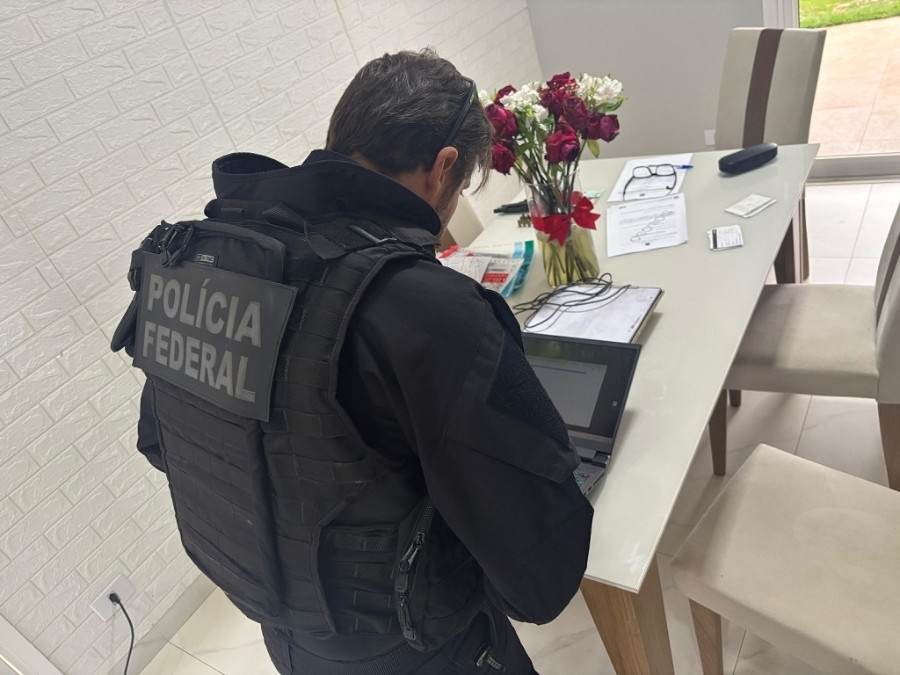 PF mira grupo suspeito de fraudes bancárias e lavagem de R$ 120 milhões