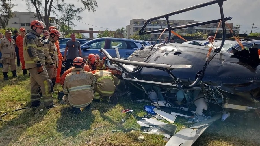 Dois helicópteros se chocam e deixam seis mortos no Rio