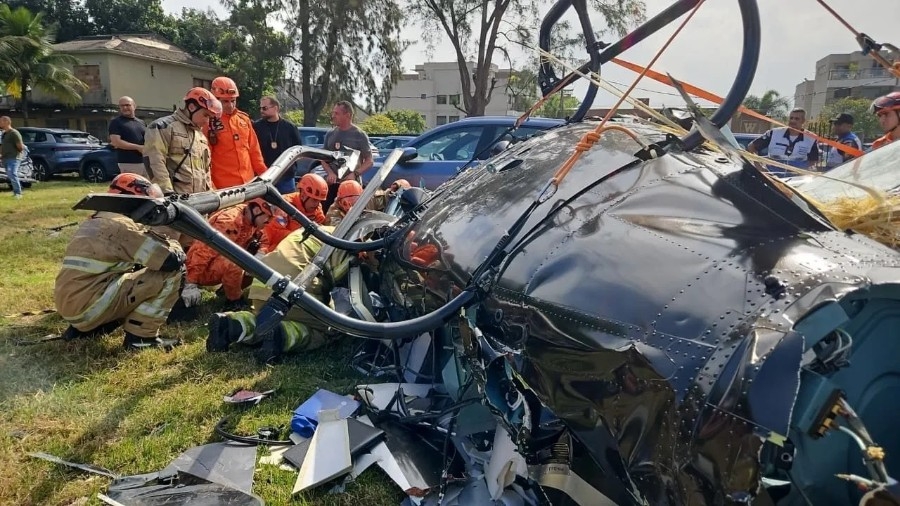 Dois helicópteros se chocam e deixam seis mortos no Rio