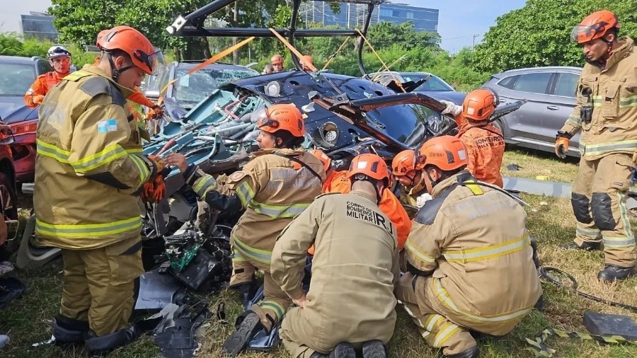 Dois helicópteros se chocam e deixam seis mortos no Rio