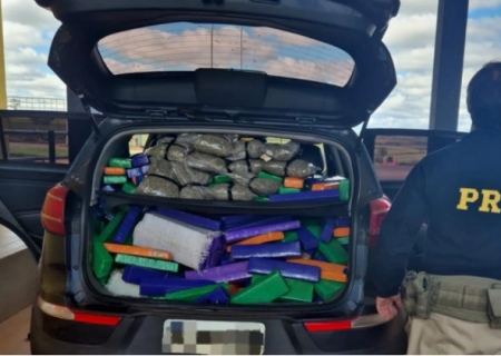 Casal é flagrado com mais de 300 kg de maconha em abordagem da PRF em Mundo Novo