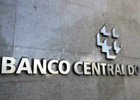 Mercado financeiro eleva previsão da Selic para 13,75% ao ano
