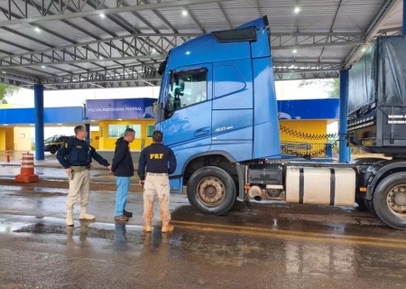 PRF prende motorista com carreta roubada na BR-376, em Ivinhema