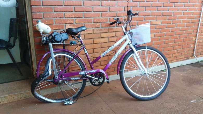 Bicicleta que ele estava quando foi atingido pelo ve&iacute;culo - Foto: Osvaldo Duarte