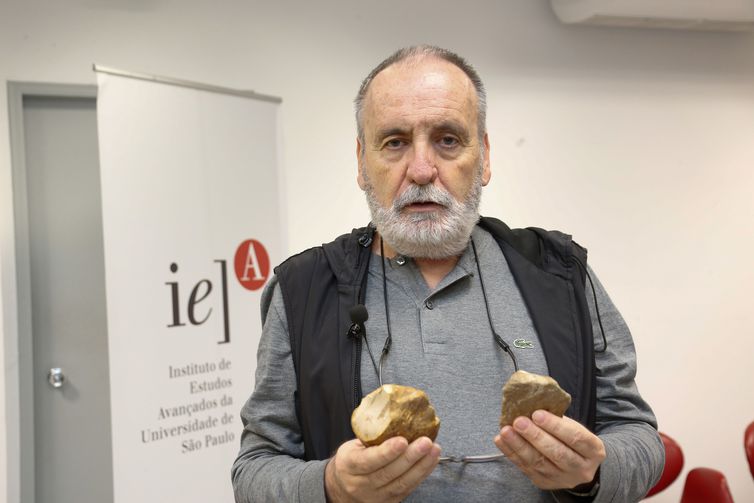 Professor Walter Neves: descobertas demonstram que o homem não deixou a África por volta de 1,9 milhão, mas há 2,4 milhões de anos  - Foto: Cecília Bastos/USP Imagem