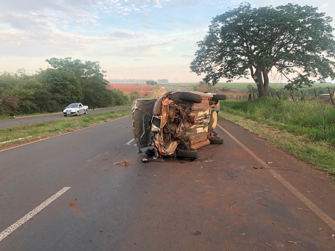 Condutor ficou com ferimentos leves - Foto: Jornal da Nova