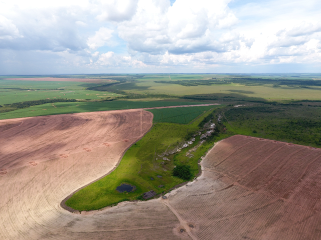 Área em verde é uma zona de preservação. Nela é possível ver ponto azul onde fica uma das nascentes identificadas - Foto: Divulgação/MPE