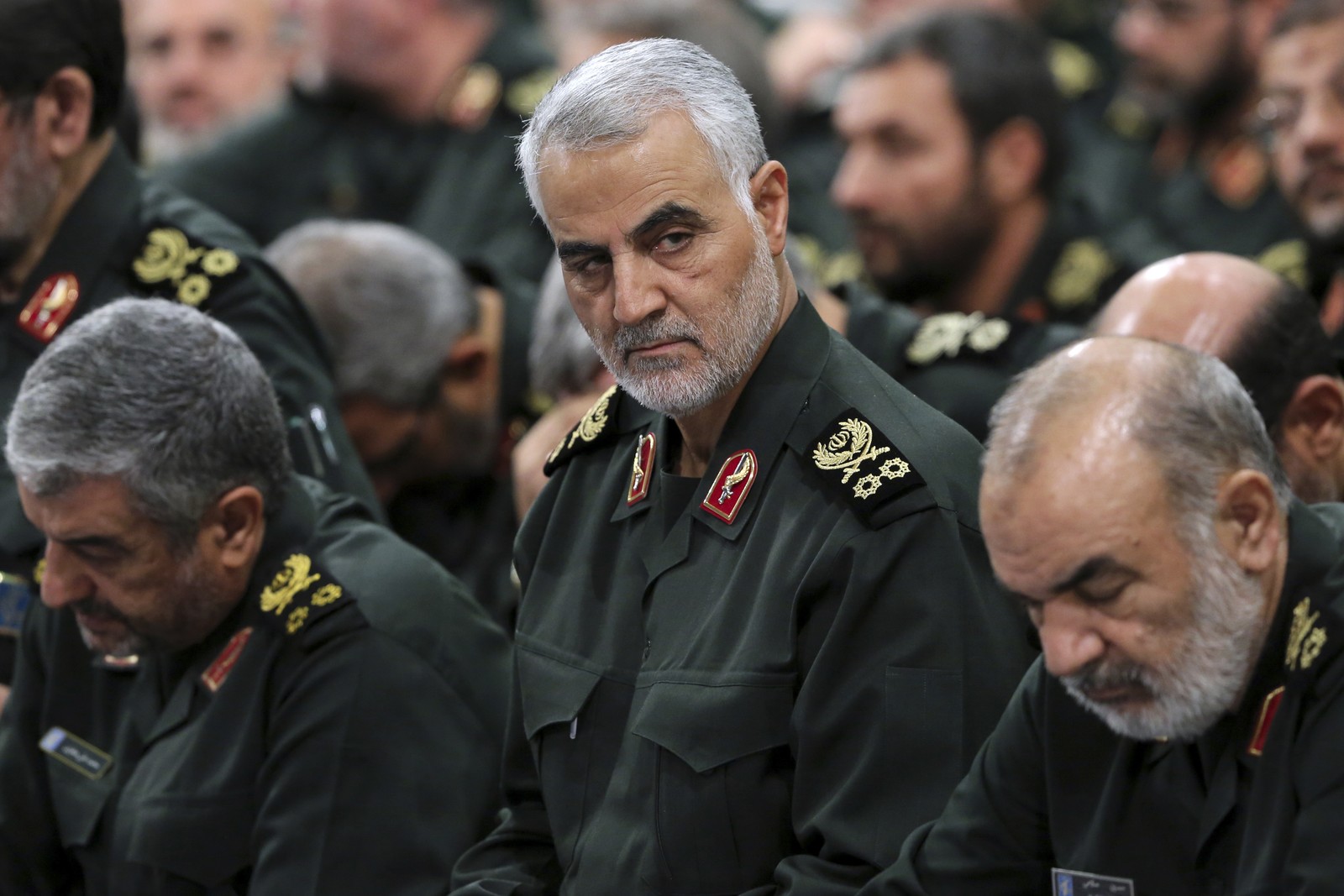 Em foto de 2016, Qassem Soleimani, chefe da Guarda Revolucionária Iraniana, participa de um reunião em Terrã, no Irã - Foto: Office of the Iranian Supreme Leader