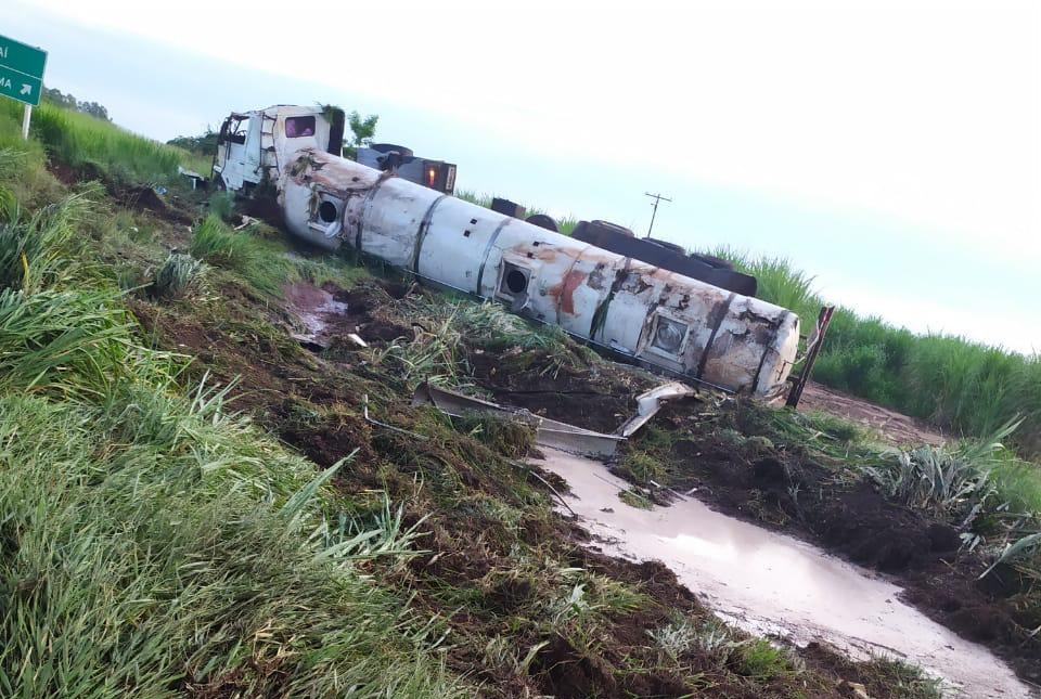 Motorista saiu ileso do acidente - Foto: WhatsApp/Jornal da Nova