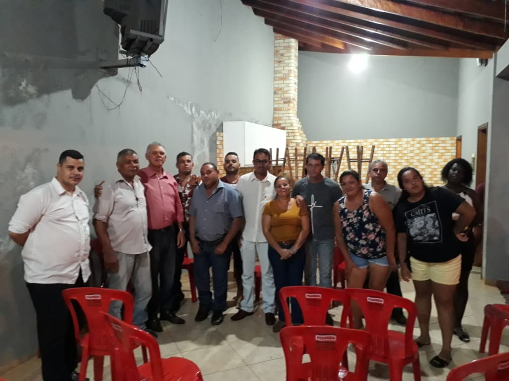 Milton Sena ao lado de correligionários e pré-candidatos a vereador pelo PDT - Foto: Jornal da Nova