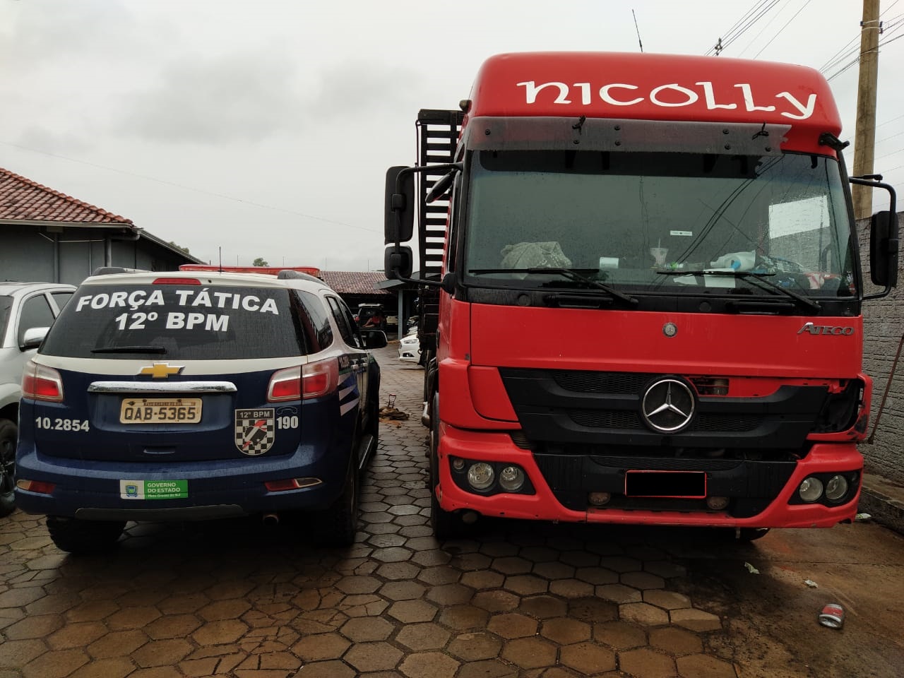 Caminhão que transportava o entorpecente - Foto: Polícia Militar/Divulgação