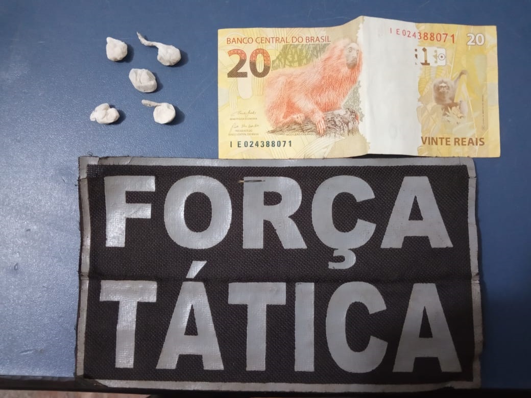 Droga e dinheiro apreendido com o suspeito - Foto: Jornal da Nova