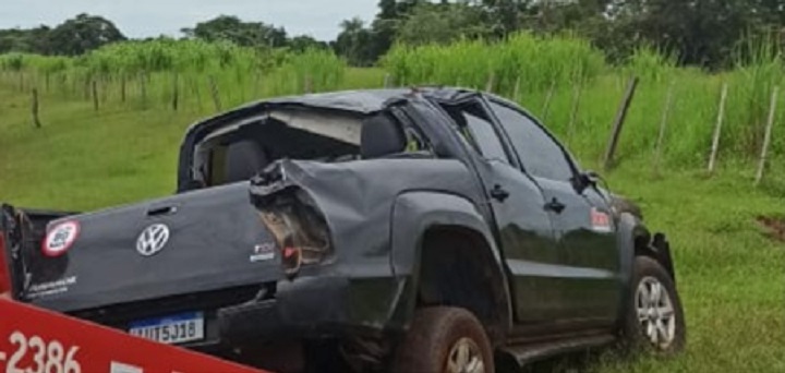 Caminhonete capotou com quase mil tabletes de maconha - Foto: Polícia Militar/Divulgação