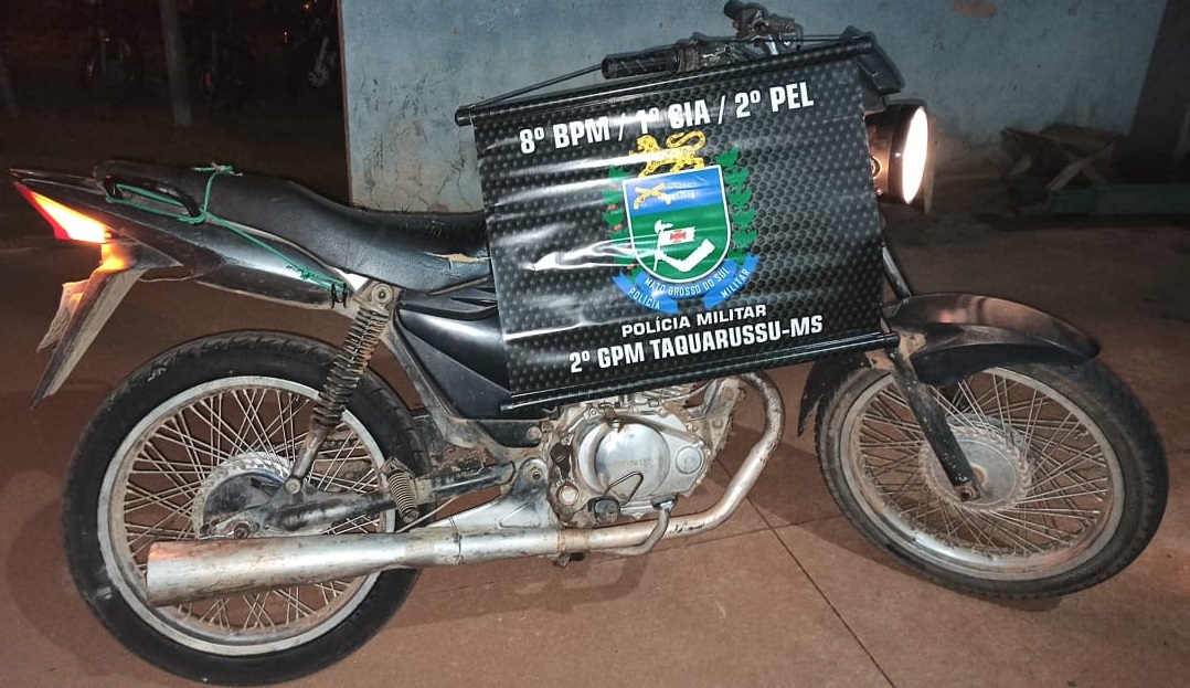 A moto foi encaminhada ao pátio do Detran por estar com licenciamento vencido há mais de 5 anos - Foto: Jornal da Nova