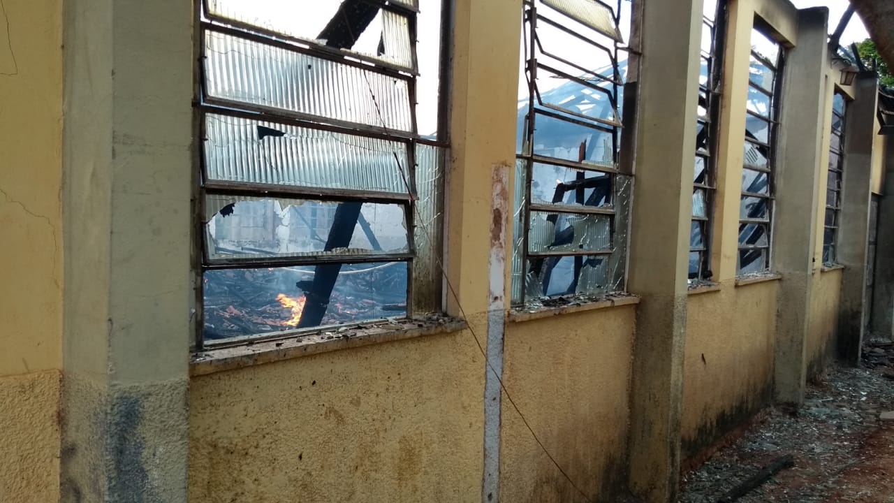 Local ficou destruído após incêndio - Foto: Luis Gustavo/Jornal da Nova