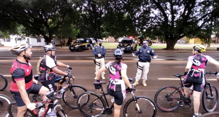 PRF fez operação de conscientização de ciclistas neste domingo em MS - Foto: PRF/Divulgação