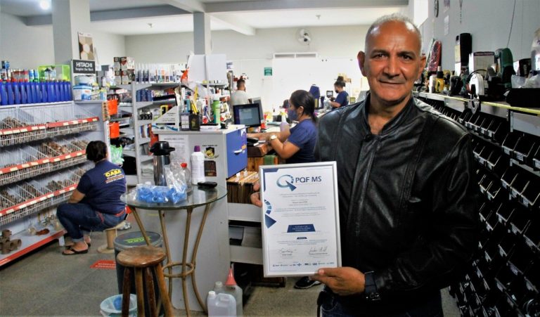 Agnelo Carneiro, dono de loja de materiais de construção - Foto: Saul Schramm