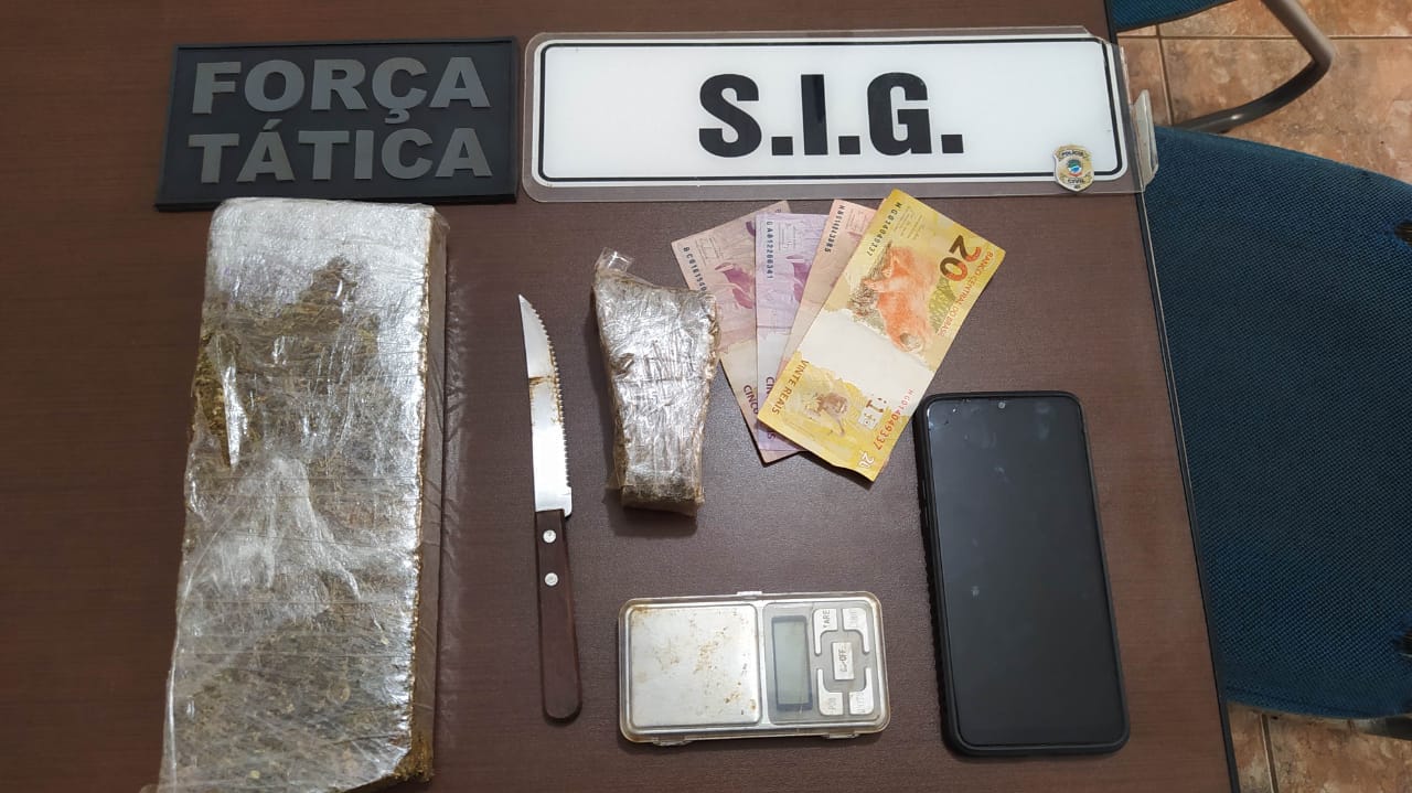 Material do tráfico apreendido na residência do suspeito - Foto: Polícia Militar/Divulgação