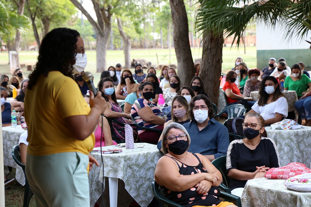 Psicóloga pautou acolhimento e cuidados com a saúde mental - Foto: Prefeitura de Batayporã