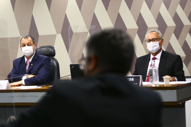 Os senadores Omar Aziz e Renan Calheiros durante sessão para votação do relatório da CPI da Pandemia – Foto: Marcelo Camargo/Agência Brasil