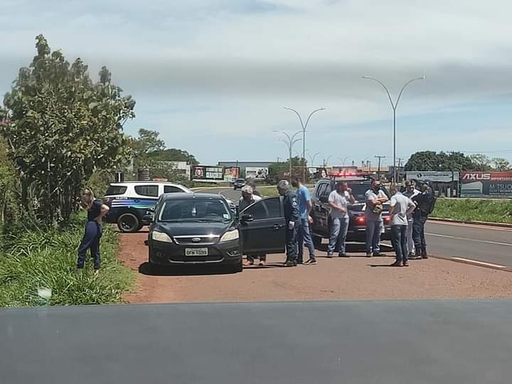 Veículo roubado pelos criminosos para fugir foi encontrado pela polícia - Foto: Divulgação 