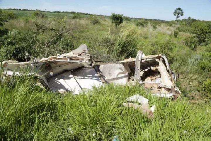 Parte da carga ficou espalhada no matagal - Foto: Kísie Ainoã