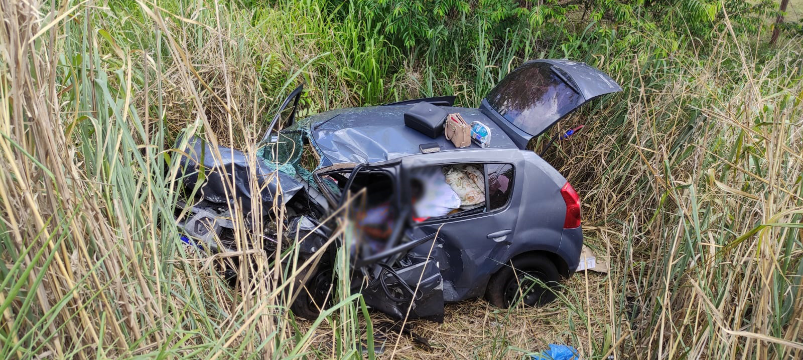 Vítima estava num veículo Sandero quando foi atingida por um Ônix - Foto: Jornal da Nova