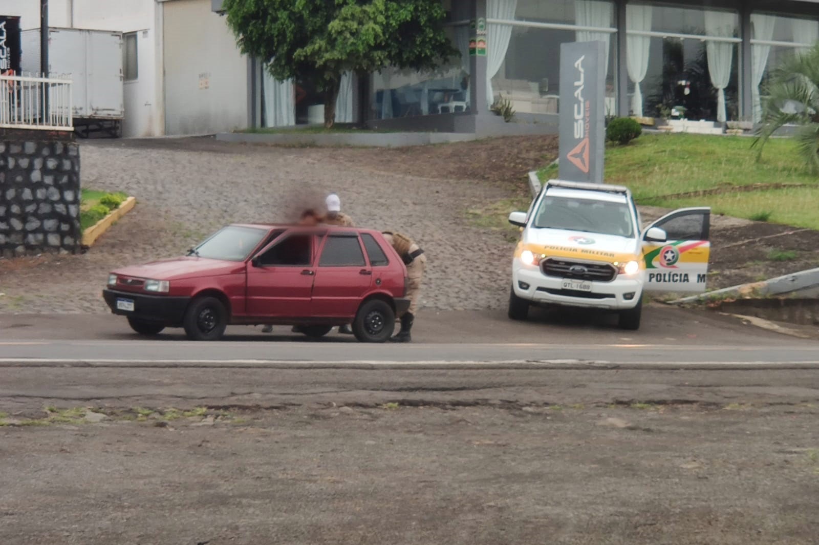 Momento da prisão do suspeito em Santa Catarina - Foto: Atual FM