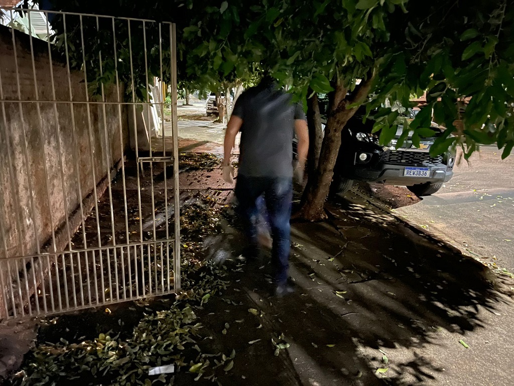 Trajeto que o adolescente fez quando invadiu a residência vizinha - Foto: Jornal da Nova