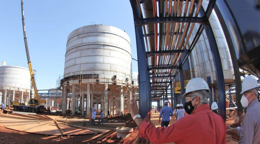 Governador Reinaldo Azambuja visitou a indústria Inpasa, primeira de etanol de milho instalado em Dourados - Foto: Chico Ribeiro