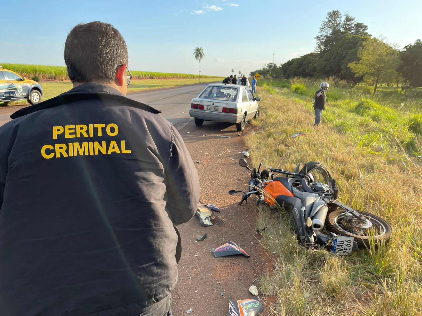 Perito Criminal durante os levantamentos do acidente – Foto: Jornal da Nova