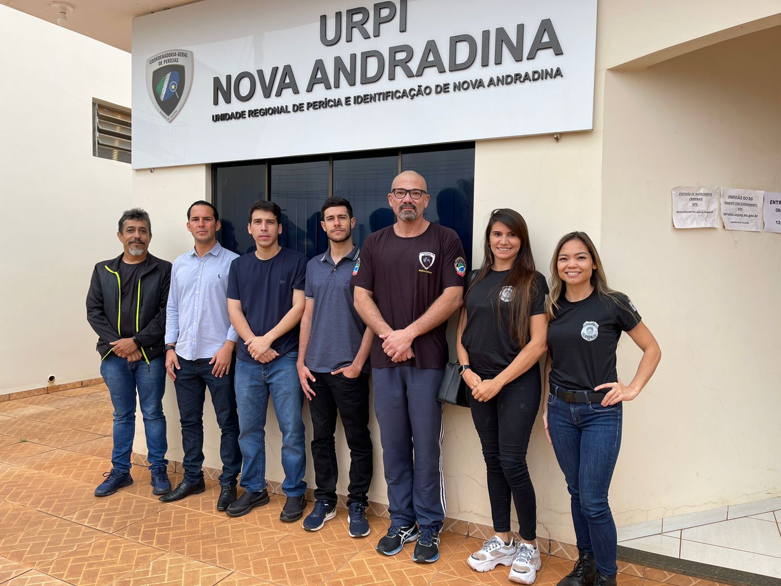 Equipe de médicos legistas e agentes de Polícia Científica - Foto: Jornal da Nova