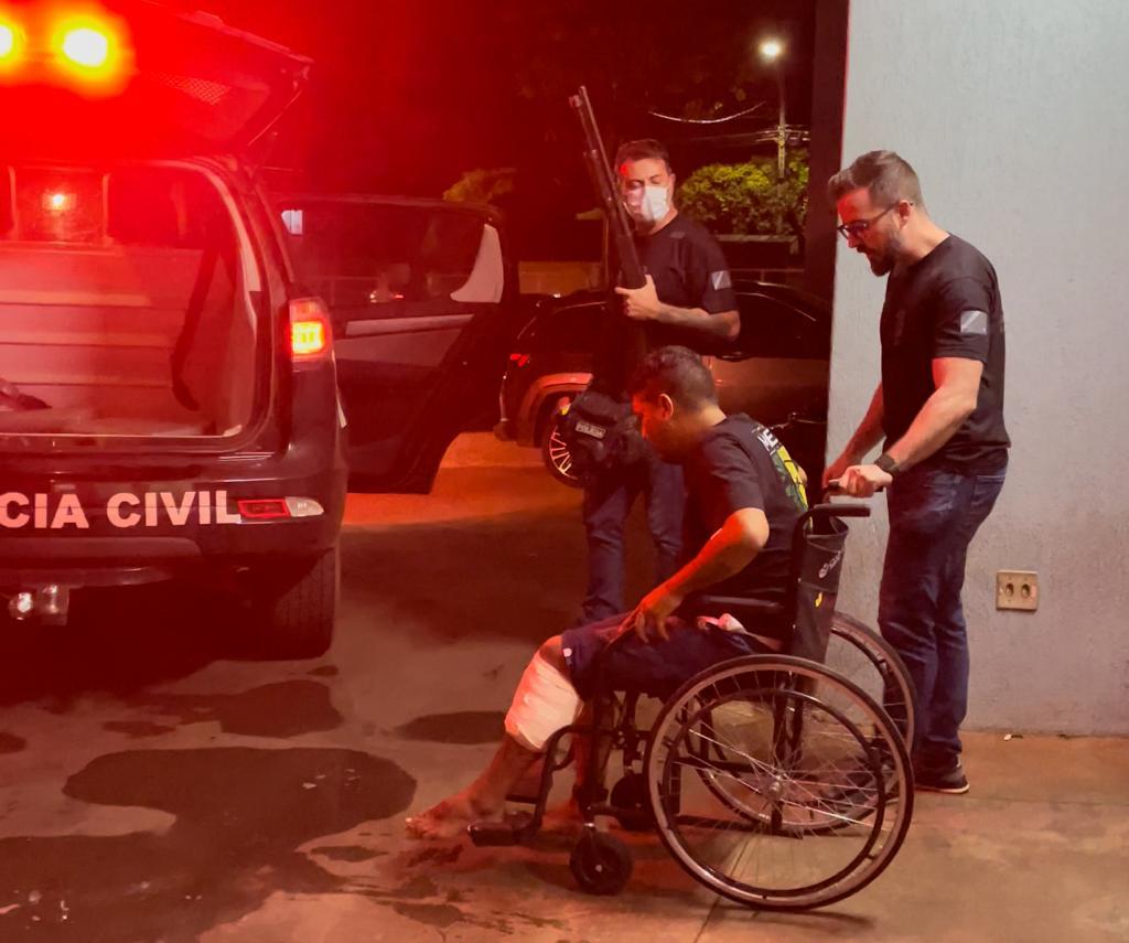 Momento em que Claudineis da Silva Flor, de 39 anos, conhecido como Chumbinho foi preso - Foto: Arquivo/Jornal da Nova