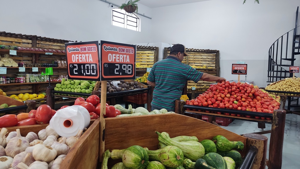 Verduras, legumes e frutas fresquinhas todos os dias - Foto: Jornal da Nova