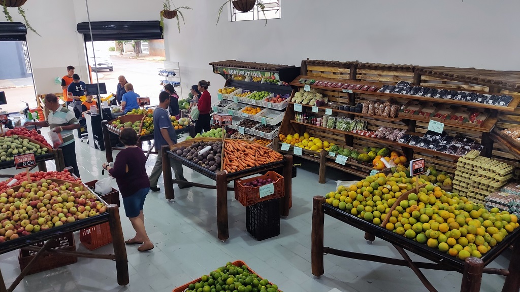 Verduras, legumes e frutas fresquinhas todos os dias - Foto: Jornal da Nova