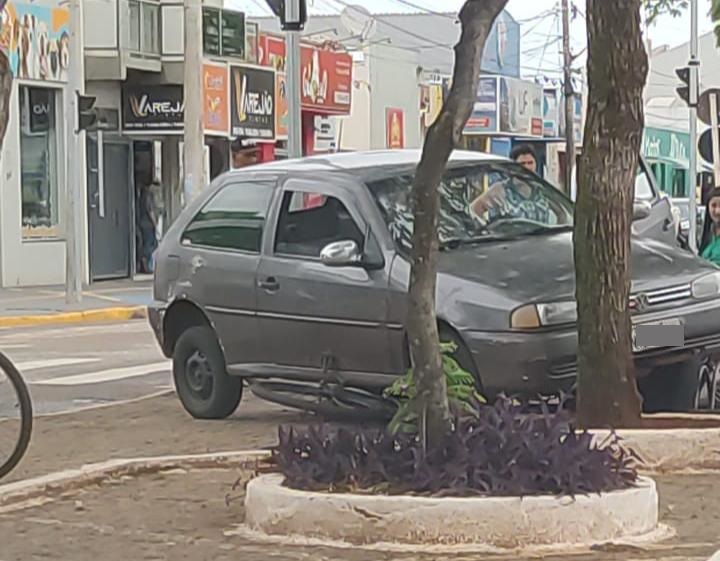 Mulher que dirigia o veículo não se feriu - Foto: Jornal da Nova