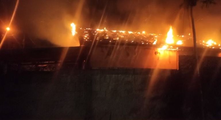 Residência incendiada pelo ex-companheiro da mulher - Foto: Arquivo