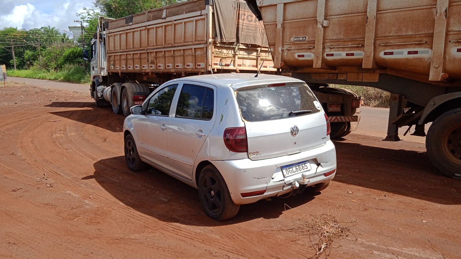 Veículo dos suspeitos que foi abandonado em Dourados - Foto: Polícia Civil/Divulgação